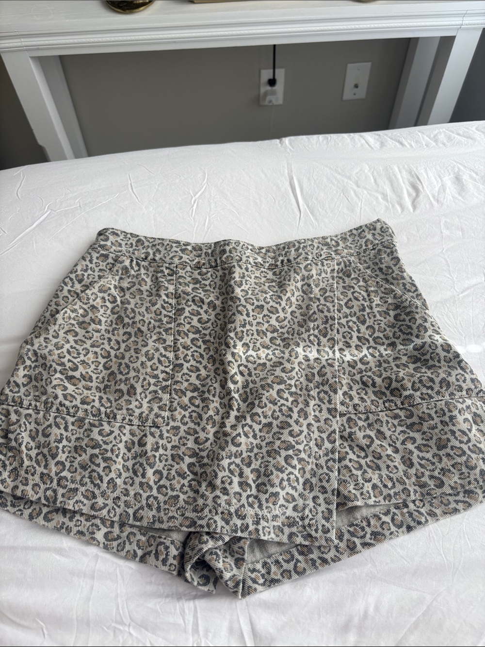 Leopard Print Women's High-Waist Shorts - Neutral